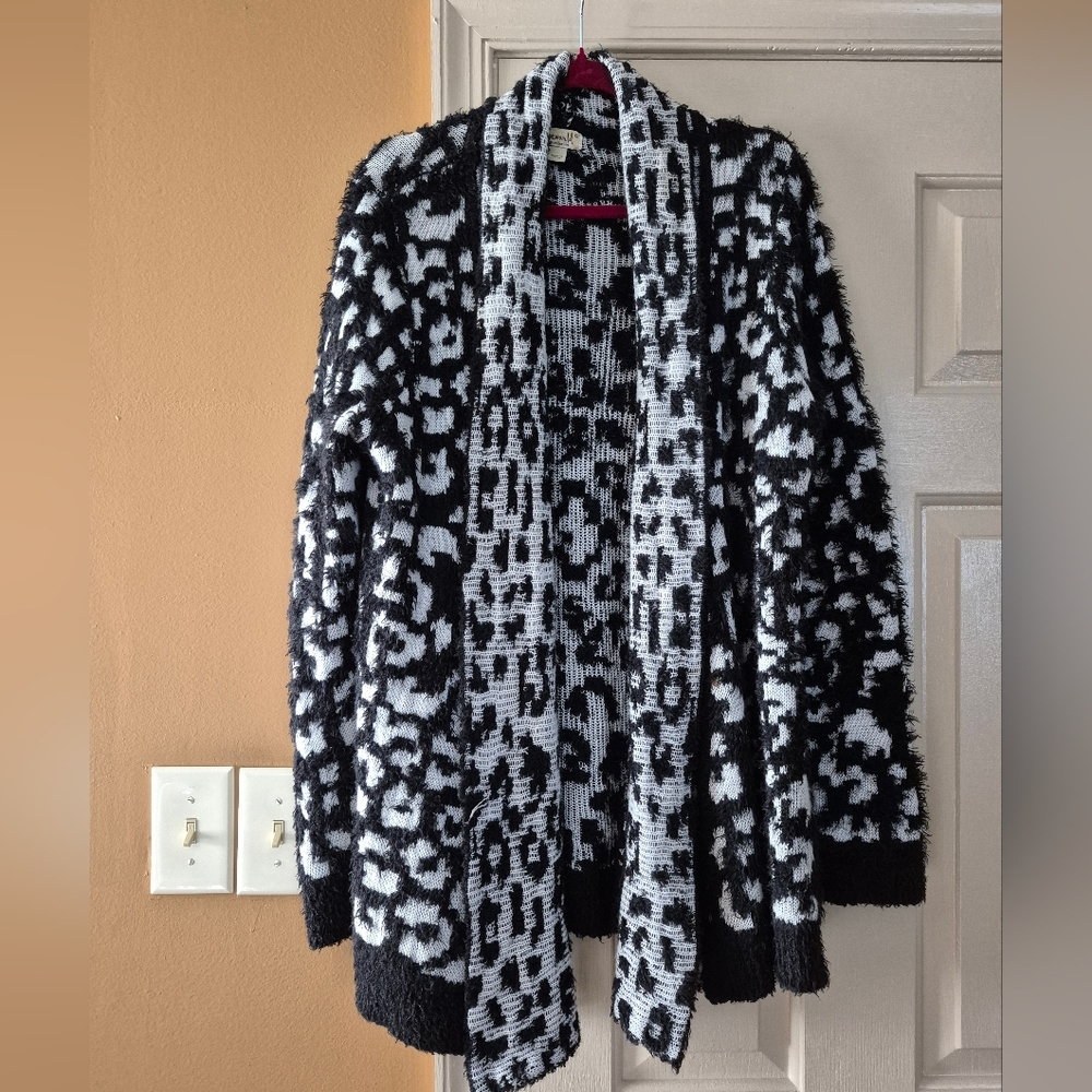 ONE WORLD Black and White Graphic Cardigan